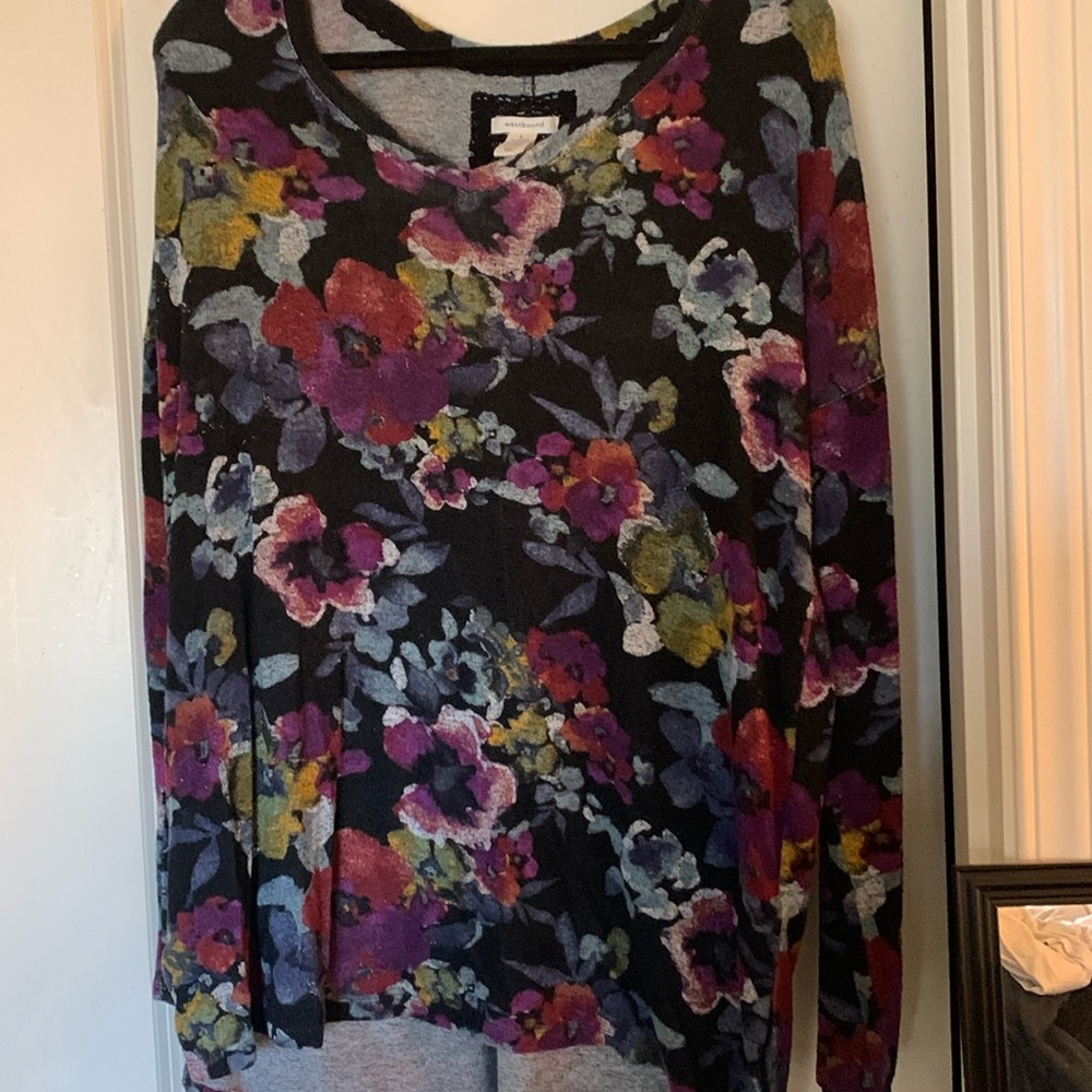 Floral Top pullover